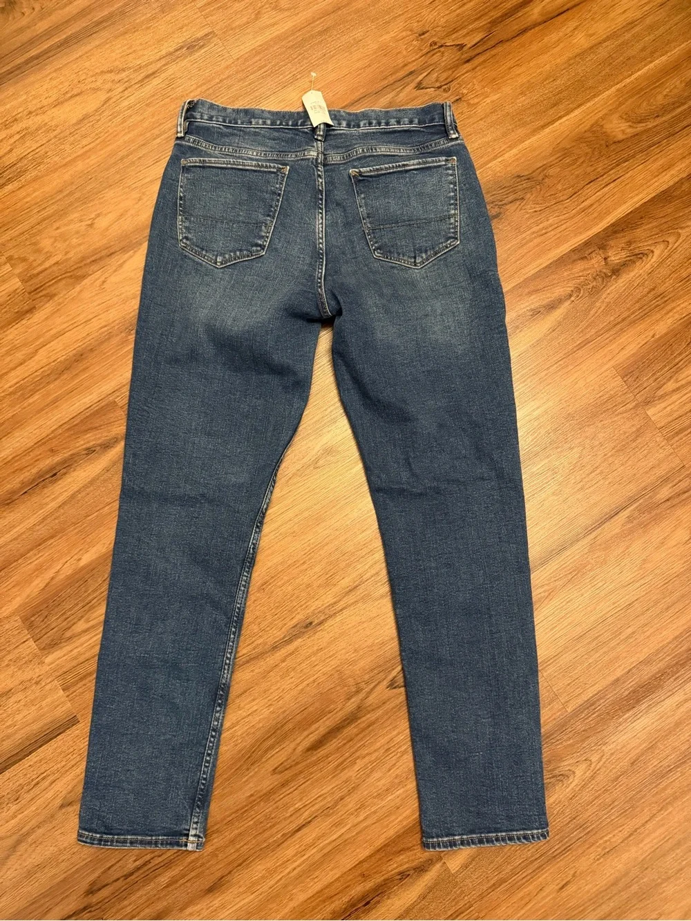 NWT. Banana Republic Men's Travel Slim Jeans in Medium Blue. 34x32